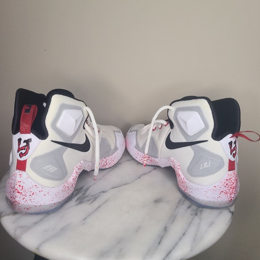Nike LeBron Friday The 13th size 5Y sneakers